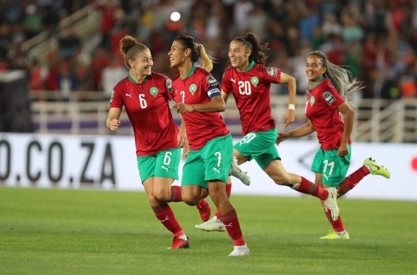 الملك محمد السادس مهنئا المنتخب المغربي النسوي لكرة القدم : كلنا فخر بهذا المنتخب الذي أظهر روحا تنافسية