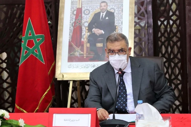 وزير الداخلية يحث العمال والولاة بتشديد المراقبة على أموال “دعم الجمعيات”
