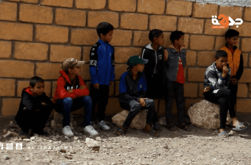 مديرية التعليم بإقليم اليوسفية تُغلق مدرسة دونَ سابق إنذار وتُرحل تلاميذ أطفال على بعد 11 كيلومترا للتمدرس- فيديو