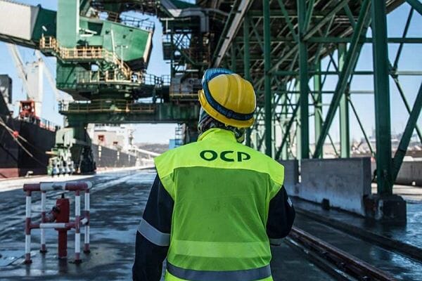 عمال الفوسفاط يطالبون التراب بتحسين الأوضاع الاجتماعية والمادية للشغيلة بعد تحقيق المكتب لأرباح طائلة