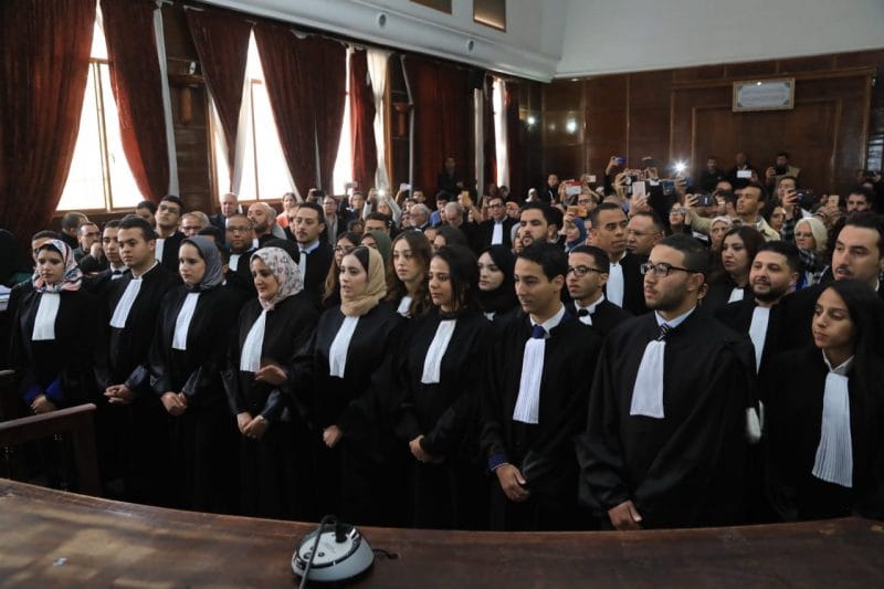 سيؤدون 100 درهم عن كل ملف.. هذه تفاصيل تعديلات الضريبة على المحامين التي صادق عليها مجلس المستشارين