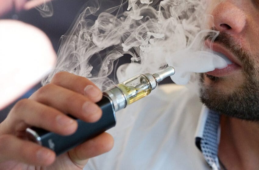 مقترح قانون بالبرلمان لمنع التدخين وحظر استهلاك السجائر الإلكترونية بالأماكن العمومية