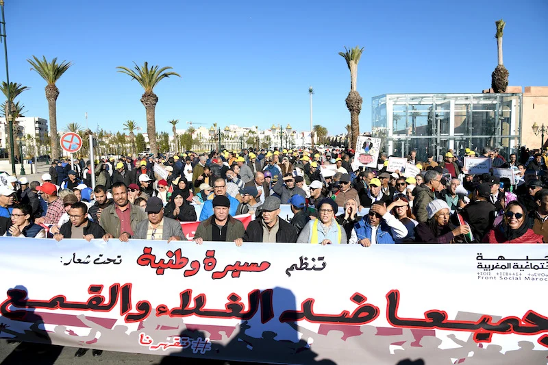 مسيرة احتجاجية في الرباط للمطالبة بإصلاحات سياسية واقتصادية عقب ارتفاع الأسعار وتدني جودة الخدمات العمومية