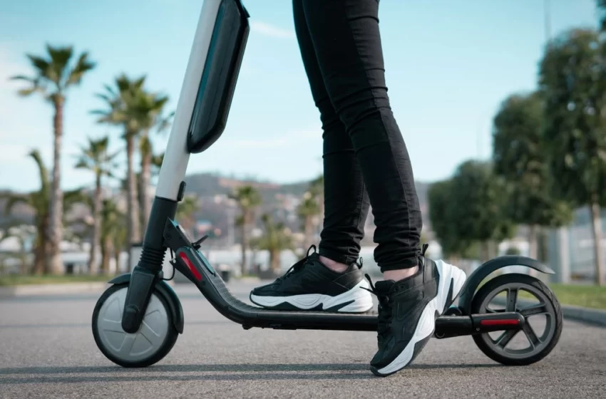 الحكومة تعزم فرض رسميا التأمين وترقيم على دراجات trottinette الكهربائية
