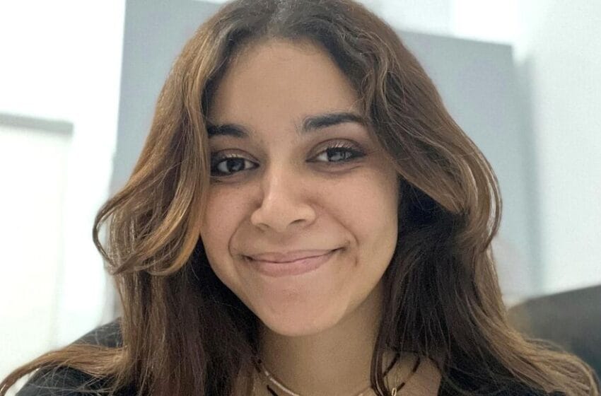 واسيني الأعرج يكتب عن الكاتبة الجزائرية الظاهرة التي هزت أوروبا: سَارَة رِيفَنْز “رهينة” صَمْتِها