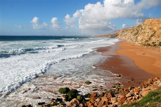  تقرير رسمي: 27 شاطئا بـ 6 جهات ساحلية غير صالح للاستحمام في المغرب