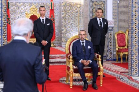 والي بنك المغرب أمام الملك: الاقتصاد الوطني سجل نموا بنسبة 1,3% عام 2022 بعد 8% في 2021 متأثرا بالسياق الدولي