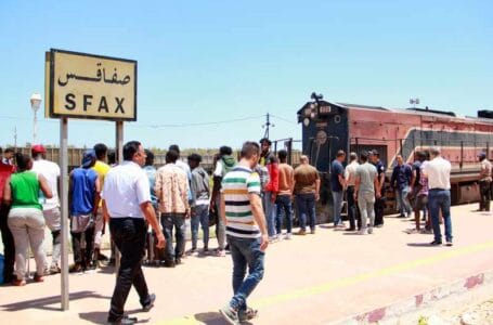 تونس تُرحل مهاجرين غير نظاميين إلى مشارف الصحراء ومنظمات تُطلق نداء للتدخل العاجل