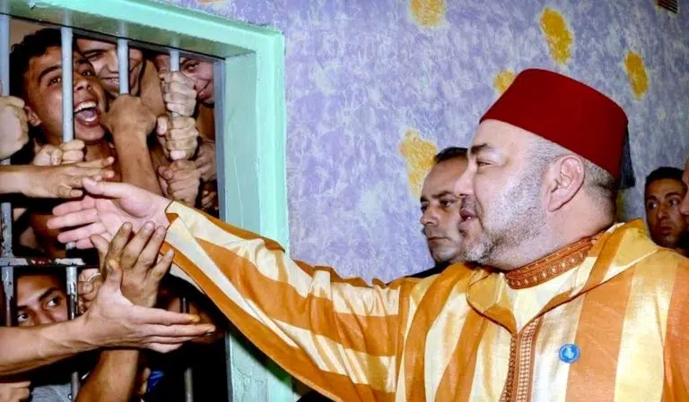 الملك يصدر عفوه عن 635 شخصا بينهم 16 محكوما في قضايا الإرهاب