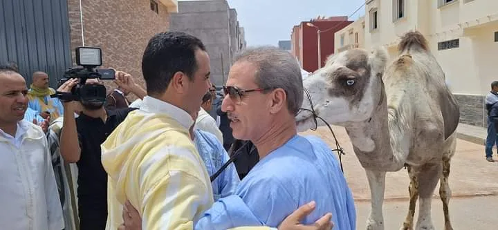  بمناسبة عودته من الحج.. بايتاس يتلقى هدايا عبارة عن رؤوس من الإبل من طرف أعيان وبرلمانيين في الصحراء+ صور