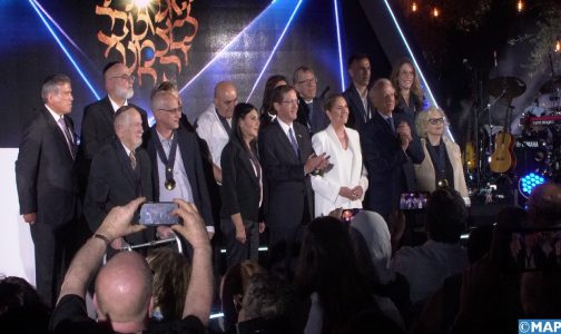  الرئيس الاسرائيلي يوشح أزولاي بميدالية الشرف الرئاسية