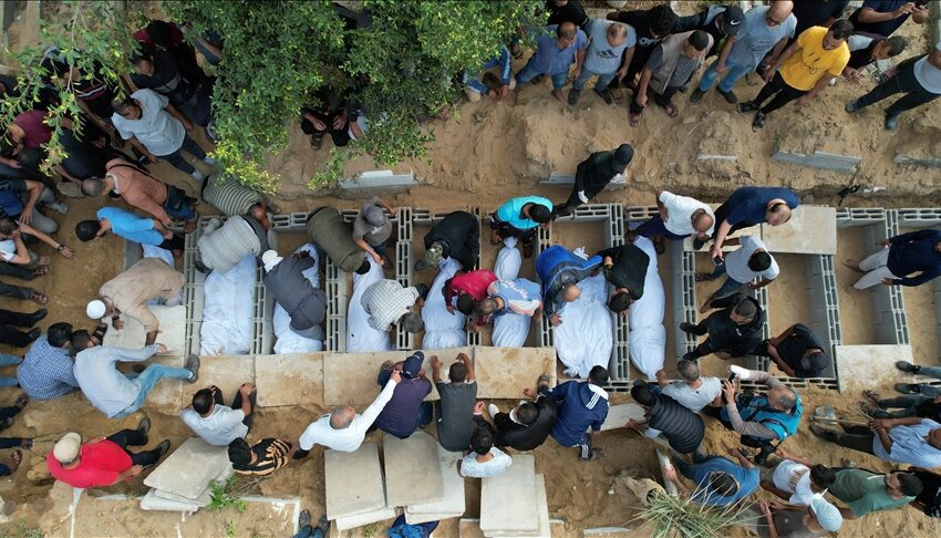  إسرائيل تعدم 30 فلسطينيا بعد اعتقالهم داخل مدرسة بغزة.. وحصيلة الشهداء تتجاوز 27 ألفا