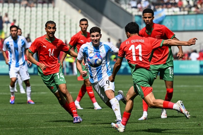  المنتخب المغربي الأولمبي يتعادل أمام نظيره الأرجنتيني (2-2) في مستهل مشوارهما في “أولمبياد 2024″+ صور