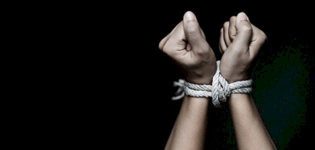 القضاء يدين مغاربة وفرنسيين في قضية “اتجار بالبشر” و”تحرش جنسي” في حق موظفات