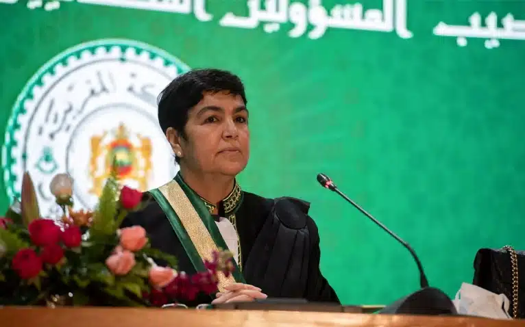العدوي تدرف الدموع وهي تتحدث عن “فساد من نوع آخر” وقصة السيدة التي سرقت الورد