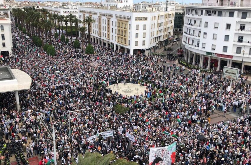 عشرات آلاف المغاربة يحتشدون في الرباط للمطالبة بوقف الإبادة في غزة والإسقاط الفوري للتطبيع + صور