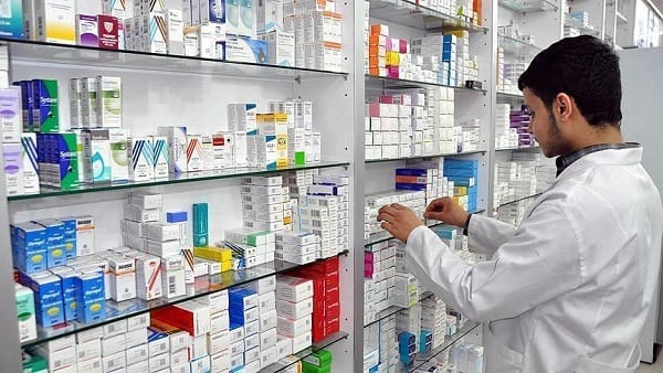 تسعير الأدوية.. تصريحات وزير الصحة تشعل أزمة مع الصيادلة وسط تهديدات بالتصعيد