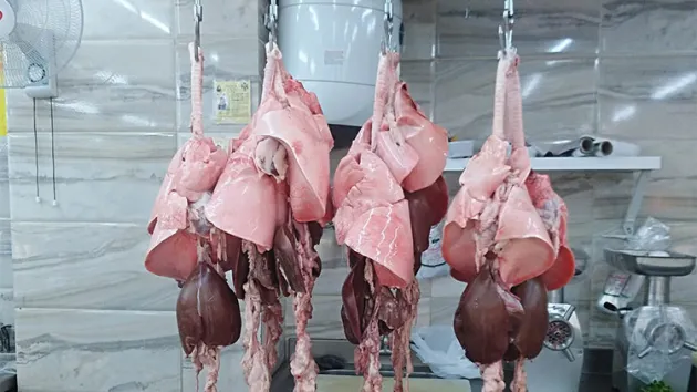 حماة المستهلك يدعون لعدم التهافت على الأضاحي واللحوم لتفويت الفرصة على “تجار الأزمات”
