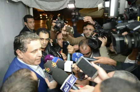 مراسلون بلا حدود: أخنوش يستخدم أمواله للسيطرة على الإعلام والصحافيون المستقلون يتعرضون لضغوط مستمرة