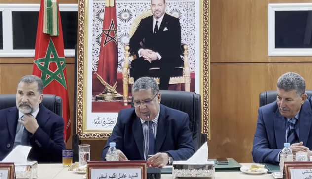 العامل فطاح يُشهر مسطرة العزل في حق عضوين جماعيين بمجلس البداوي بسبب رخص مشبوهة و”موائد فاخرة”