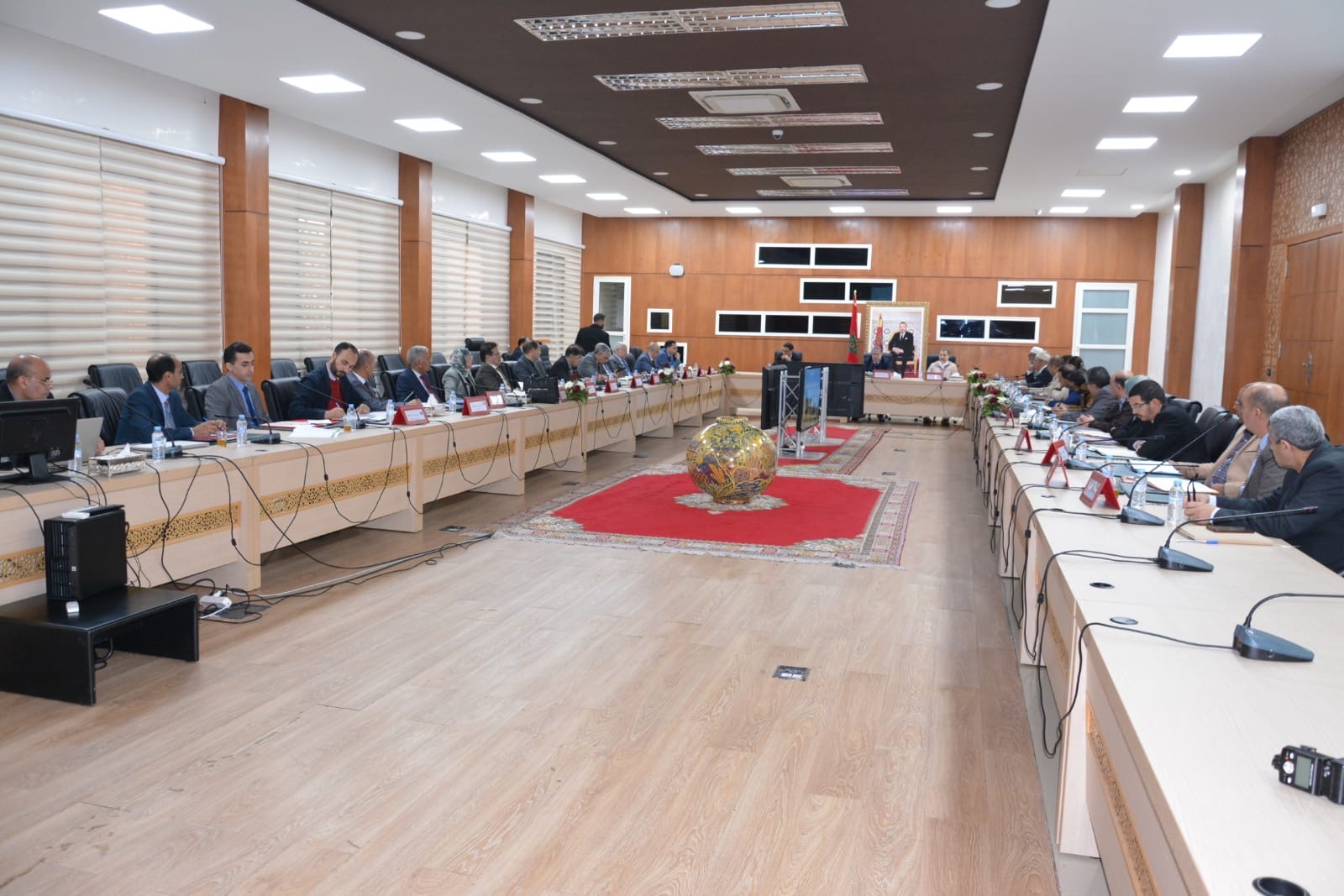 اللجنة التقنية برئاسة عامل آسفي تصادق على 46 مشروعًا وتخصص 22 حافلة للنقل المدرسي للعالم القروي