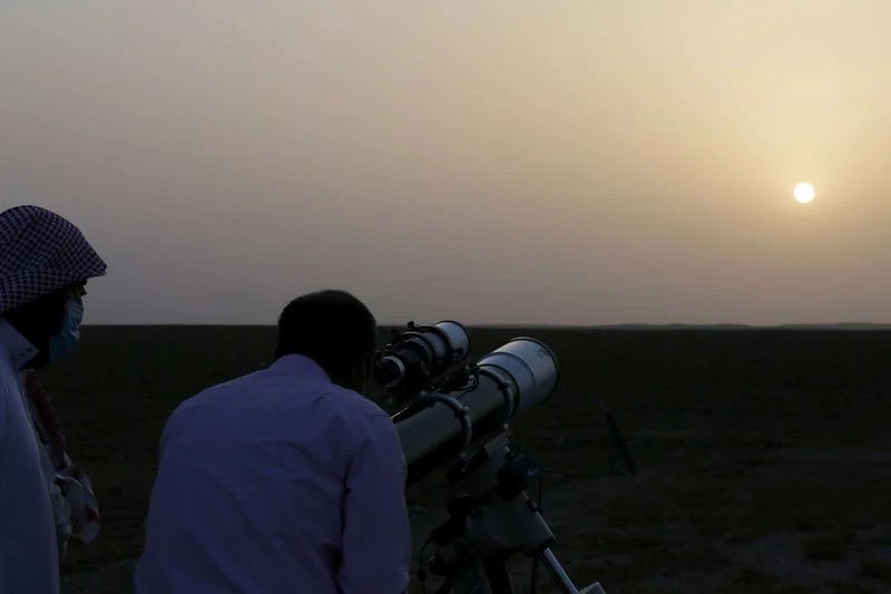 فرنسا والإمارات والسعودية تعلن الجمعة عيدا للفطر