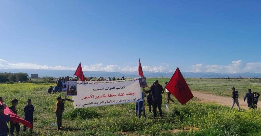 بعد المواجهات التي خلفها فتح طريق لمقلع أحجار بقلعة السراغنة.. مطالب باعتماد الحوار بدل القوة