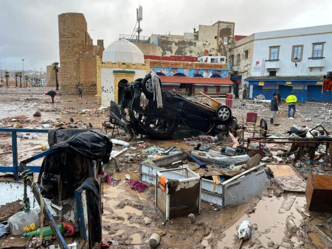 تجار وحرفيون في مواجهة أوراش عشوائية بالمدينة العتيقة لآسفي بعد نكبة الفيضان وتحذيرات حقوقية من تفاقم الاختلالات