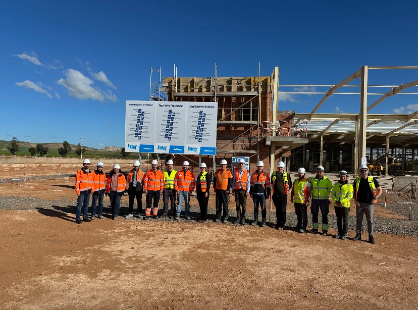 كبار مسؤولي الشركة الألمانية «كنوف» يزورون مصنع الجبس قيد الإنشاء بآسفي ويُشيدون بالشركات المحلية استعدادًا لتشغيله